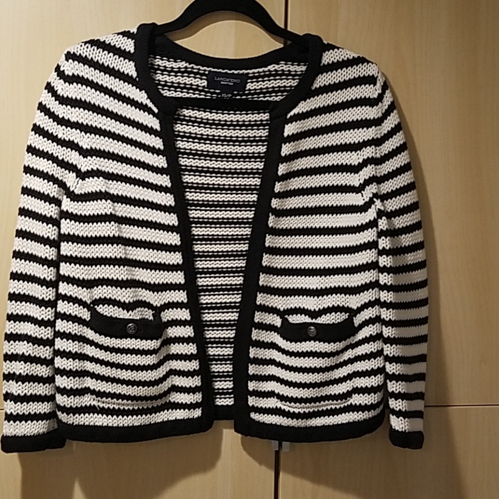 Soft, knit sweater LE 2